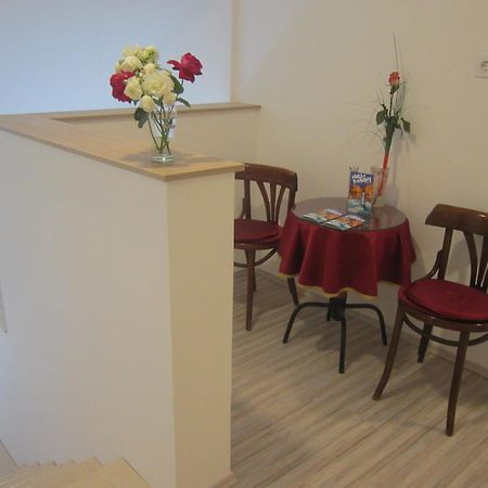 Feher Hajo Panzio Es Vendeglo Gyor Exterior photo