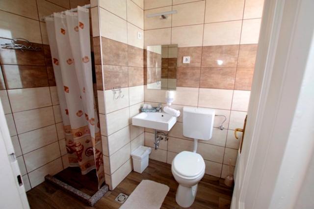 Feher Hajo Panzio Es Vendeglo Gyor Exterior photo