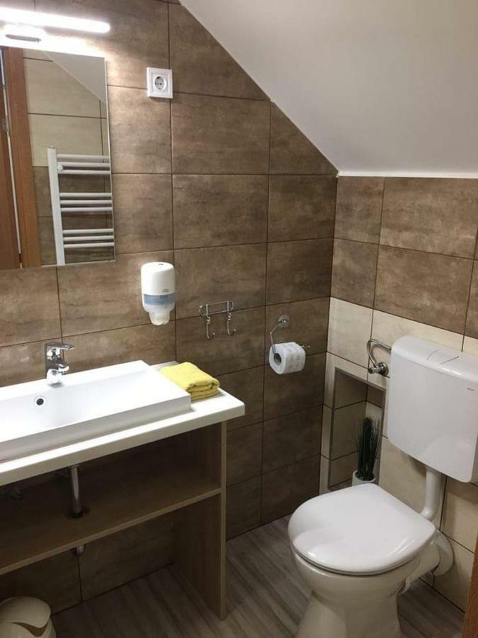 Feher Hajo Panzio Es Vendeglo Gyor Exterior photo